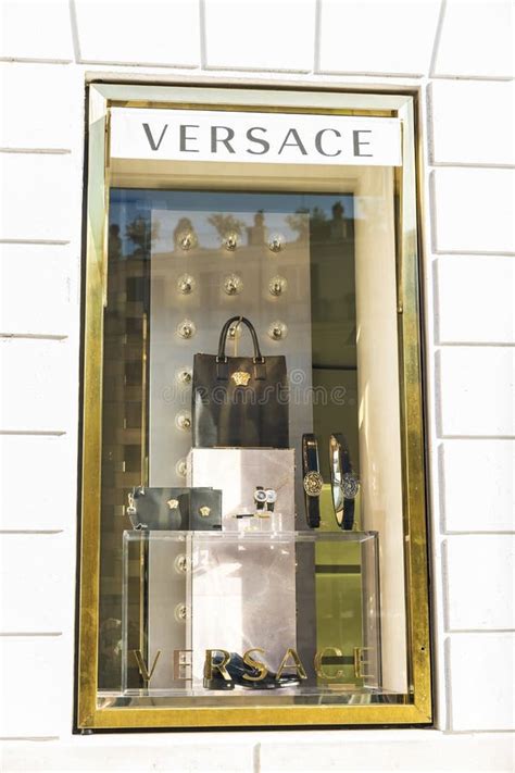 foto di versace roma